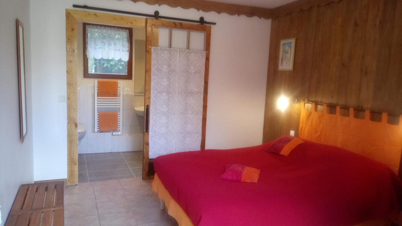 Paysannerie Des Versanes - Chambres Et Gite Tour-de-Faure ภายนอก รูปภาพ