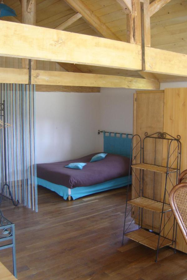 Paysannerie Des Versanes - Chambres Et Gite Tour-de-Faure ภายนอก รูปภาพ