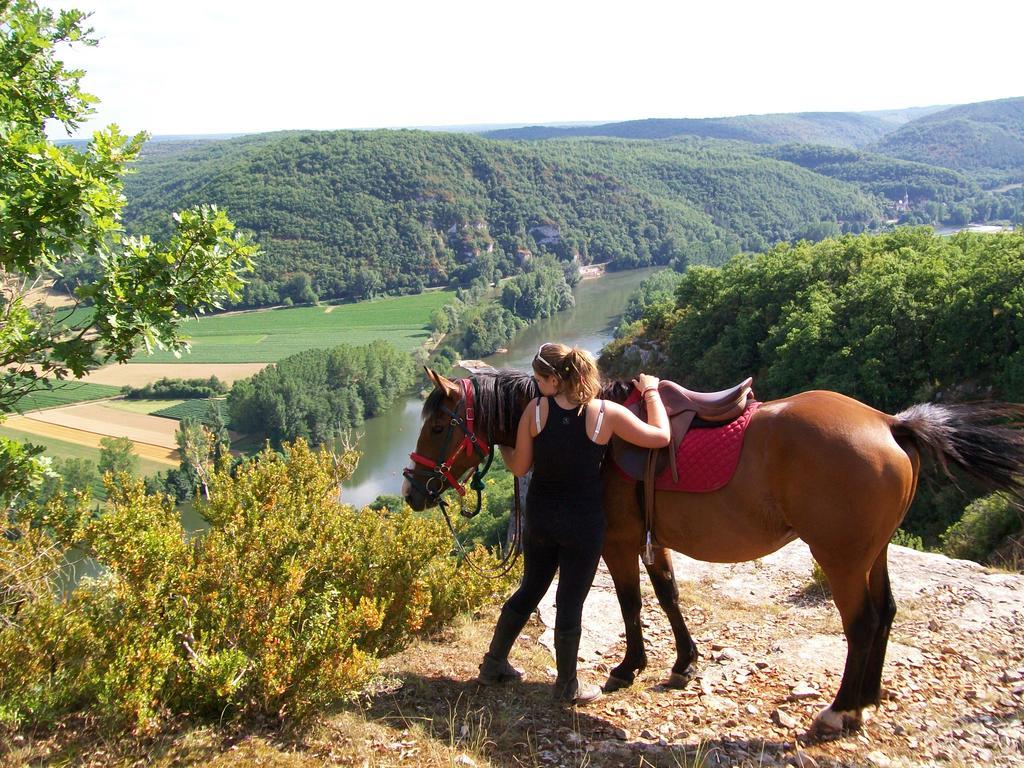 Paysannerie Des Versanes - Chambres Et Gite Tour-de-Faure ภายนอก รูปภาพ