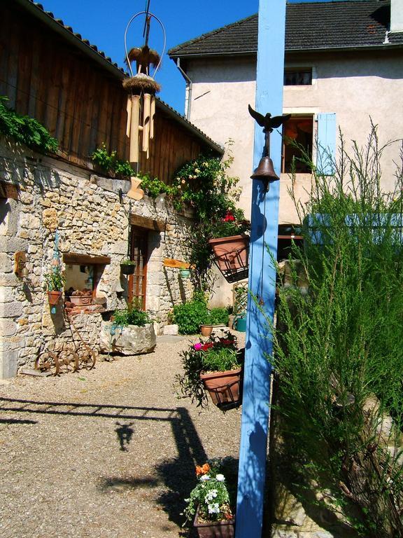 Paysannerie Des Versanes - Chambres Et Gite Tour-de-Faure ภายนอก รูปภาพ