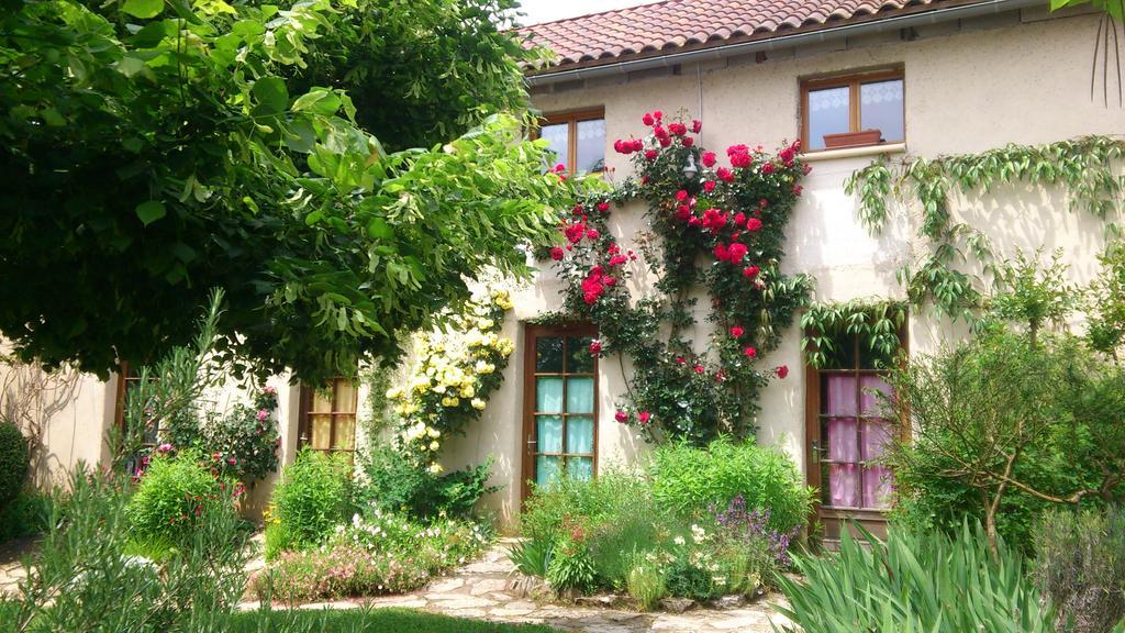 Paysannerie Des Versanes - Chambres Et Gite Tour-de-Faure ภายนอก รูปภาพ